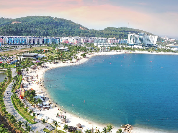 Bãi biển Khu du lịch quốc tế Đồi Rồng (Đồ Sơn) đã tạo bước đột phá trong thu hút khách du lịch tới thành phố Cảng.