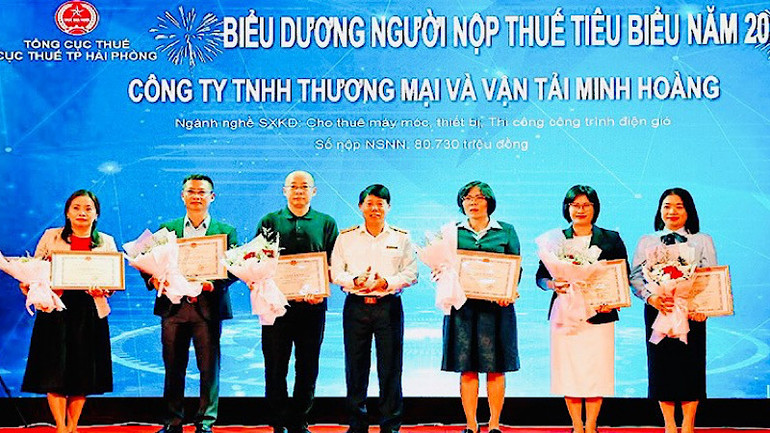 Cục Thuế Hải Phòng biểu dương các doanh nghiệp nộp thuế tiêu biểu. Cục Thuế Hải Phòng biểu dương các doanh nghiệp nộp thuế tiêu biểu.