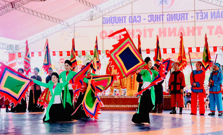 Các hoạt động tưng bừng tại hội vật. Các hoạt động tưng bừng tại hội vật.