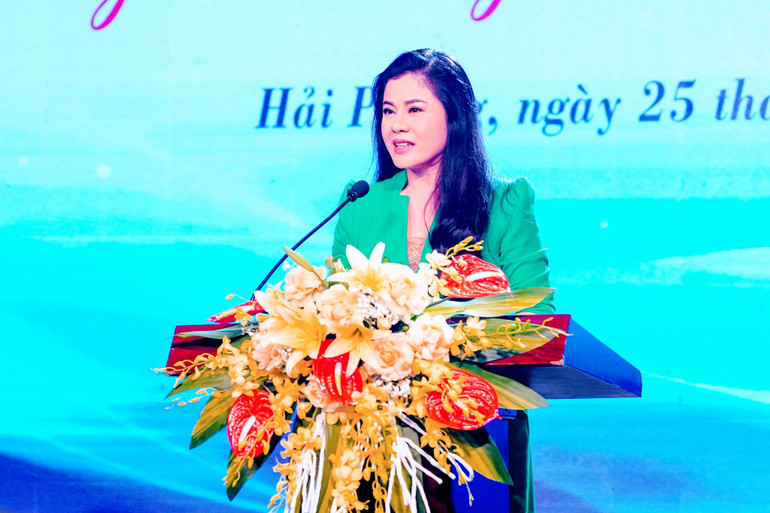 Giám đốc Sở Văn hóa-Thể thao Hải Phòng Trần Thị Hoàng Mai phát động cuộc thi sáng tác ca khúc về Hải Phòng.