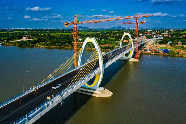 Cầu Quang Thanh nối huyện An Lão (Hải Phòng) với huyện Thanh Hà (tỉnh Hải Dương) góp phần tăng cường kết nối giao thông và kinh tế-xã hội giữa các địa phương trong Vùng Đồng bằng sông Hồng.