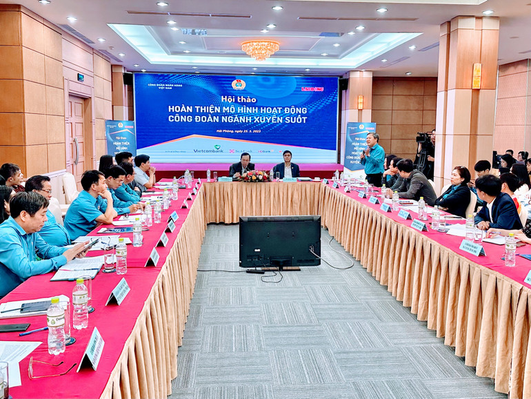 Quang cảnh hội thảo. Quang cảnh hội thảo.