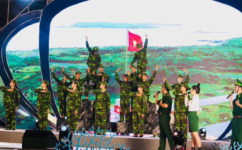 Tiết mục biểu diễn của Đội tuyên truyền lưu động tỉnh Lào Cai.