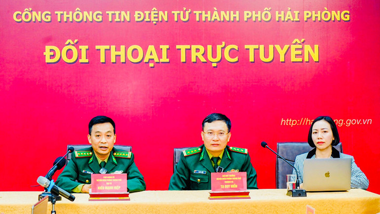 Lãnh đạo Bộ chỉ huy Bộ đội Biên phòng Hải Phòng đối thoại trực tuyến.
