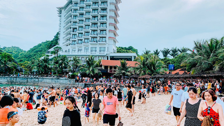 Cát Bà luôn hấp dẫn và là điểm đến của đông đảo khách du lịch.