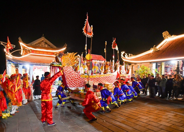 Lễ hội đảo Hòn Dấu- một lễ hội độc đáo của cư dân miền biển Hải Phòng.