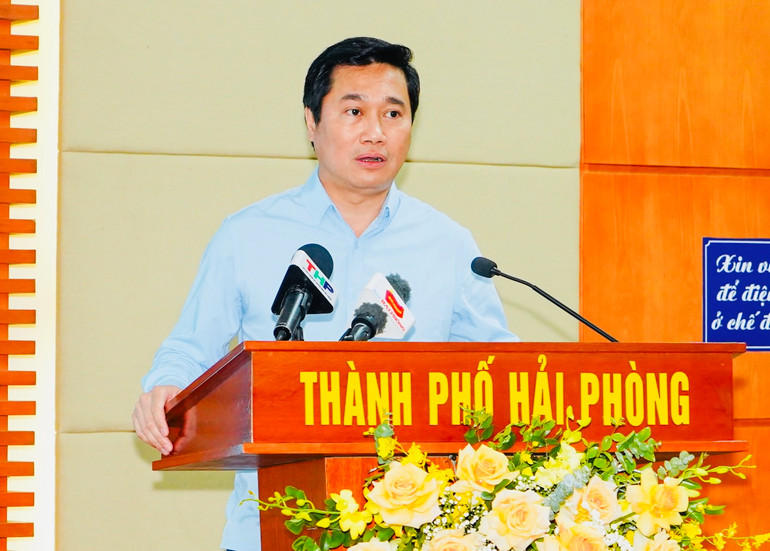 Thứ trưởng Xây dựng Nguyễn Tường Văn phát biểu tại hội nghị.