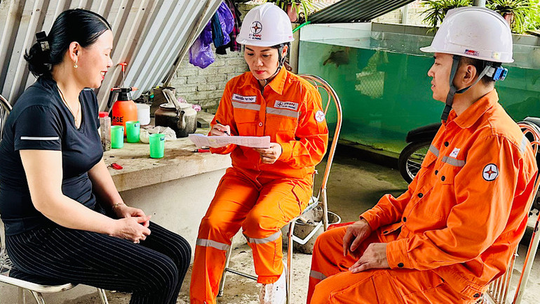 Tuyên truyền, hướng dẫn người dân sử dụng điện tiết kiệm, an toàn.