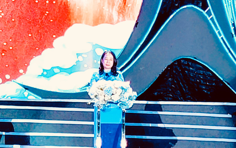 Phó Chủ tịch nước Võ Thị Ánh Xuân phát biểu khai mạc Lễ hội Văn hóa dân gian biển đảo Việt Nam lần thứ nhất.