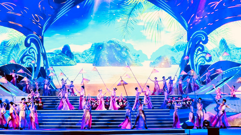 Các tiết mục nghệ thuật đặc sắc trong khai mạc Lễ hội Văn hóa dân gian biển đảo Việt Nam.