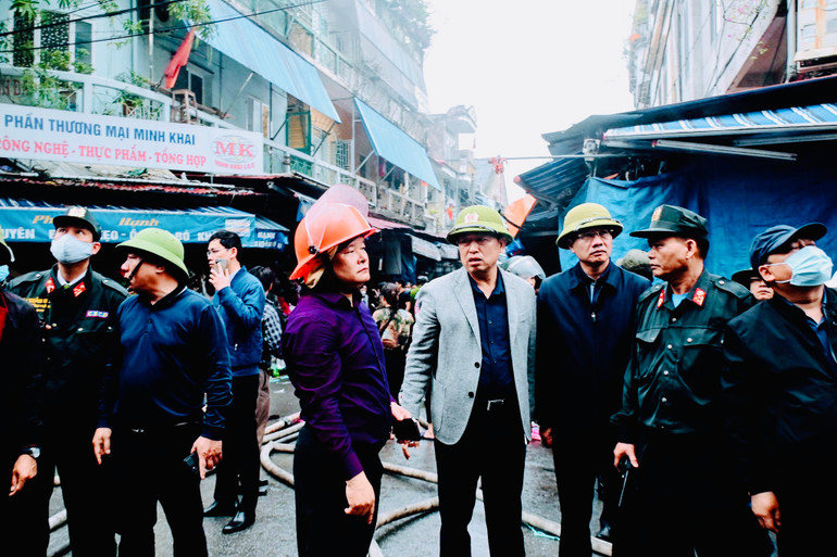 Lãnh đạo thành phố Hải Phòng trực tiếp chỉ đạo việc cứu chữa, cứu nạn vụ cháy. Lãnh đạo thành phố Hải Phòng trực tiếp chỉ đạo việc cứu chữa, cứu nạn vụ cháy.