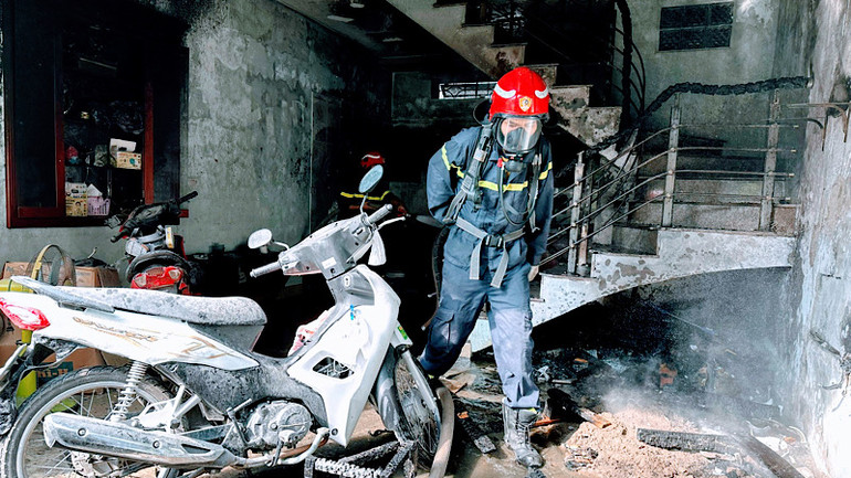 Hiện trường vụ cháy tại tầng 1.