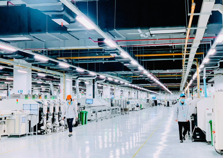 Sản xuất linh kiện điện tử tại các nhà máy FDI trong Khu Kinh tế Đình Vũ (Hải Phòng).