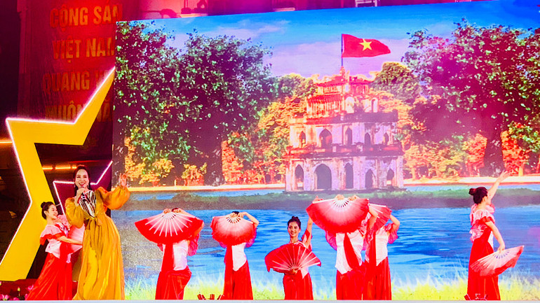 Các ca khúc ca ngợi vẻ đẹp đất nước, con người Việt Nam.