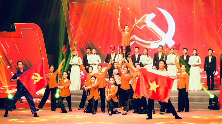 Các địa phương tổ chức các chương trình biểu diễn nghệ thuật phục vụ nhân dân. Các địa phương tổ chức các chương trình biểu diễn nghệ thuật phục vụ nhân dân.