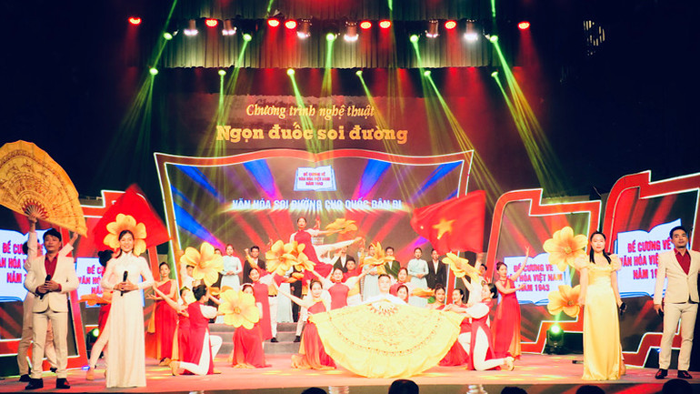 Chương trình nghệ thuật hấp dẫn và lôi cuốn người xem.