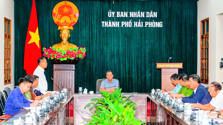 Chủ tịch Ủy ban nhân dân thành phố Hải Phòng chủ trì họp với các ngành, đơn vị liên quan về giải phóng mặt bằng sáng 23/10.