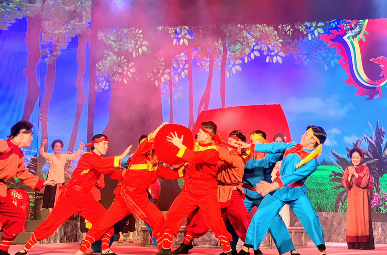 Một cảnh trong vở mới của đoàn Cải lương Hải Phòng nói về lễ hội vật cầu sẽ trình diễn trong dịp Xuân Quý Mão 2023.