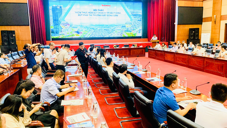 Quang cảnh hội thảo “Hiện thực hóa quy hoạch thành phố Hải Phòng, bứt phá thị trường bất động sản”.