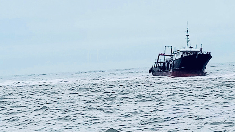 Tàu GLORY bị trôi dạt trên biển.