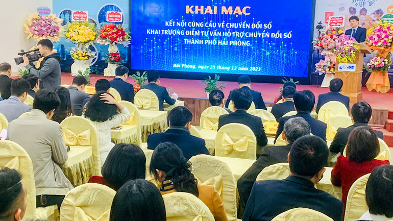 Quang cảnh phiên kết nối cung, cầu về chuyển đổi số. Quang cảnh phiên kết nối cung, cầu về chuyển đổi số.