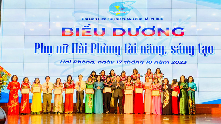 Các gương phụ nữ tài năng, sáng tạo được vinh danh.