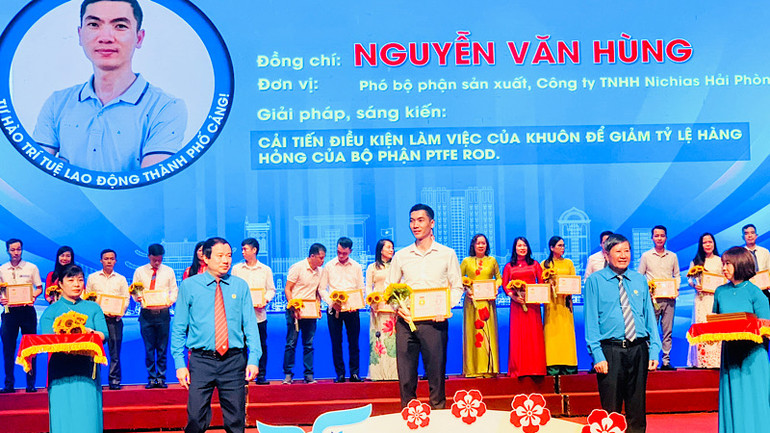 Nhiều tấm gương lao động sáng tạo trên các lĩnh vực được tôn vinh.