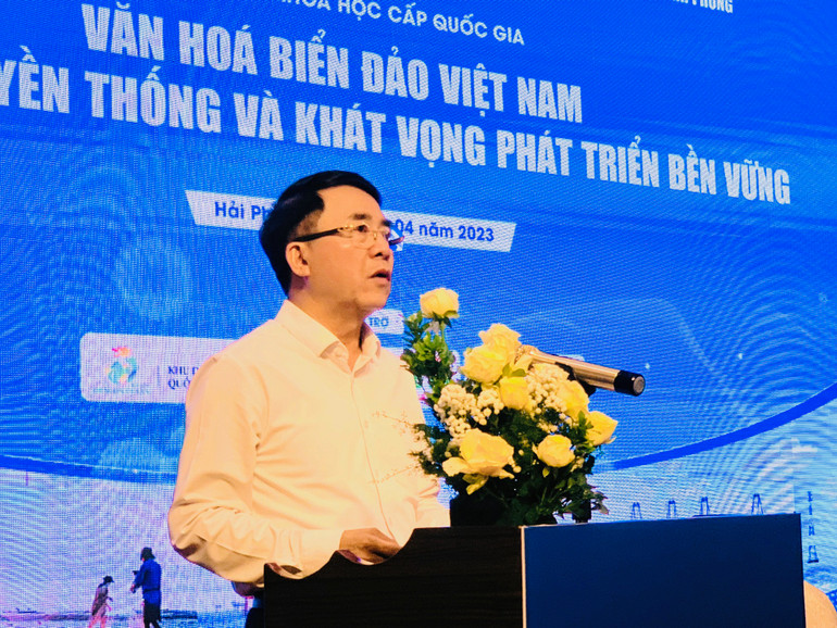 Phó Chủ tịch Ủy ban nhân dân thành phố Hải Phòng Lê Khắc Nam phát biểu tại hội thảo.