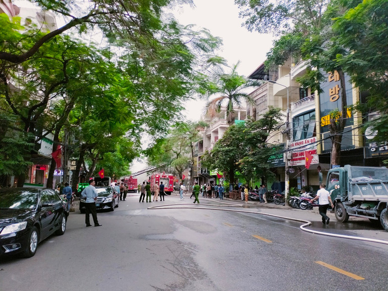 Vụ cháy xảy ra trên phố Văn Cao (Hải Phòng).
