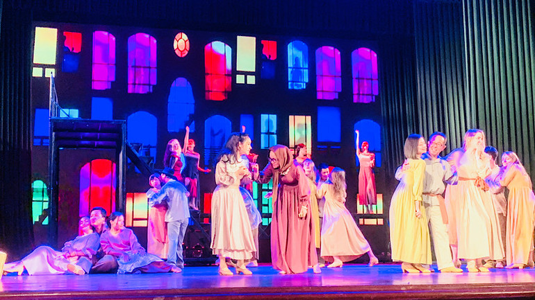 Một cảnh trong nhạc kịch "Những người khốn khổ".