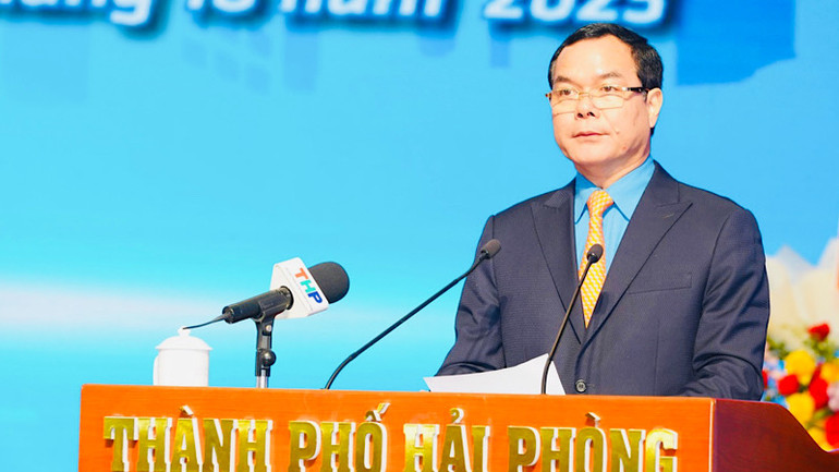 Chủ tịch Tổng Liên đoàn Lao động Việt Nam Nguyễn Đình Khang phát biểu tại Đại hội.