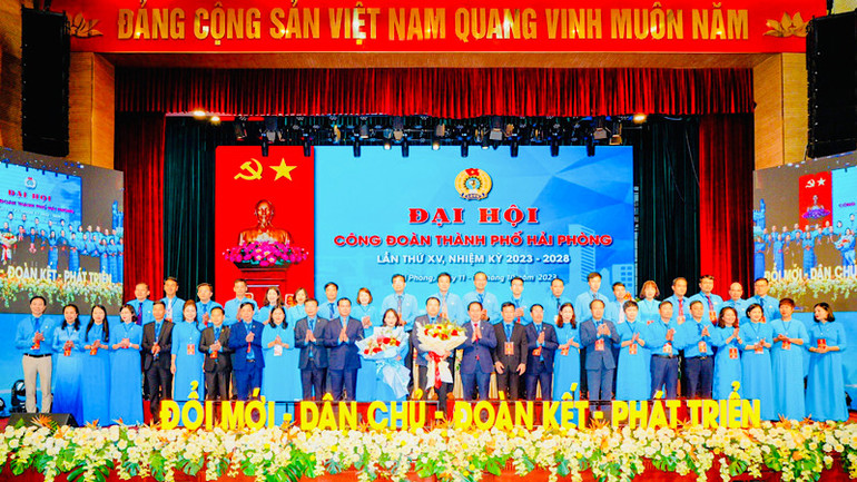 Ban chấp hành Liên đoàn lao động thành phố Hải Phòng khóa 15, nhiệm kỳ 2023-2028 ra mắt Đại hội.