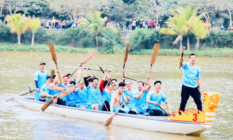 Đội đua thuyền phường Ngọc Xuyên đã xuất sắc giành giải Nhất Đội đua thuyền phường Ngọc Xuyên đã xuất sắc giành giải Nhất