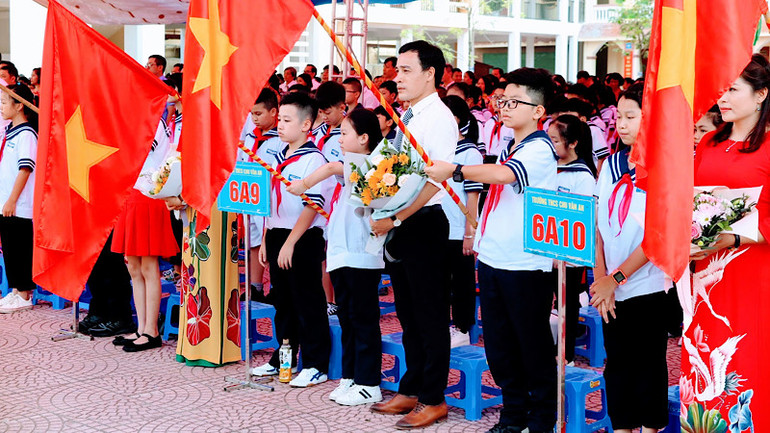 Hoạt động khai giảng cần tổ chức ngắn gọn, trang trọng, thiết thực.