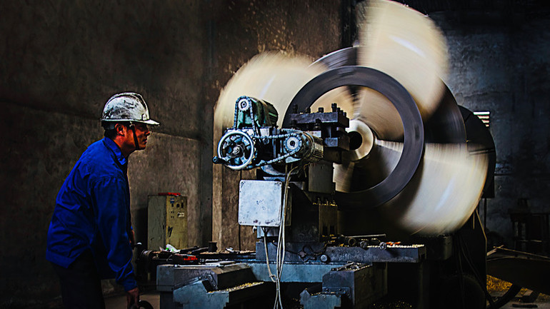 Làng đúc Mỹ Đồng truyền thống vẫn duy trì sản xuất sản phẩm chân vịt tàu thủy độc đáo.