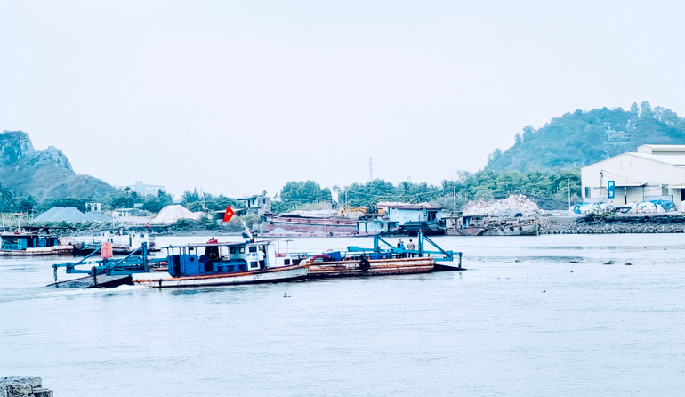 Bến phà Lại Xuân sẽ được thay thế bằng cầu Lại Xuân trong tương lai gần.