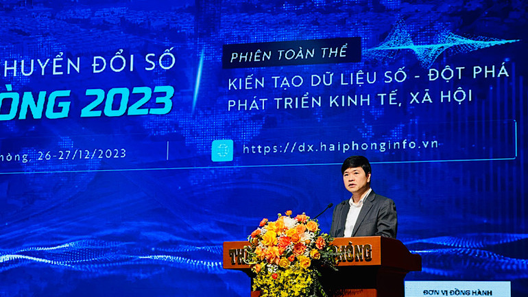 Phó Chủ tịch Ủy ban nhân dân thành phố Hải Phòng Hoàng Minh Cường phát biểu tại diễn đàn.