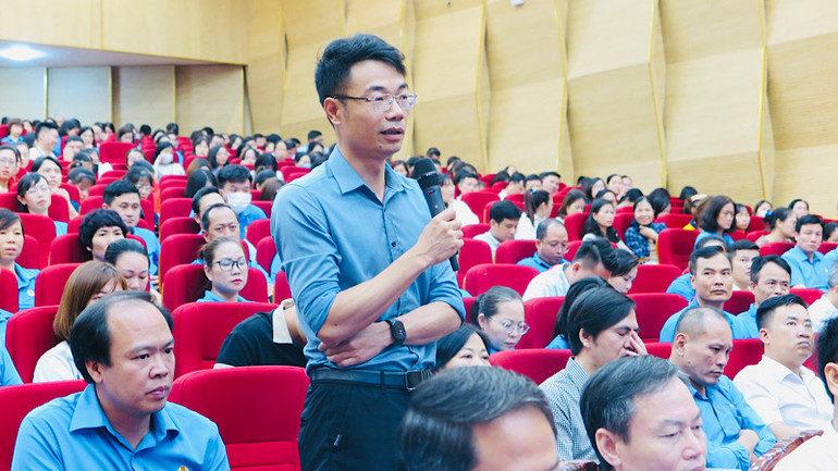 Thường trực Thành ủy Hải Phòng tổ chức đối thoại với công nhân, lao động năm 2023.