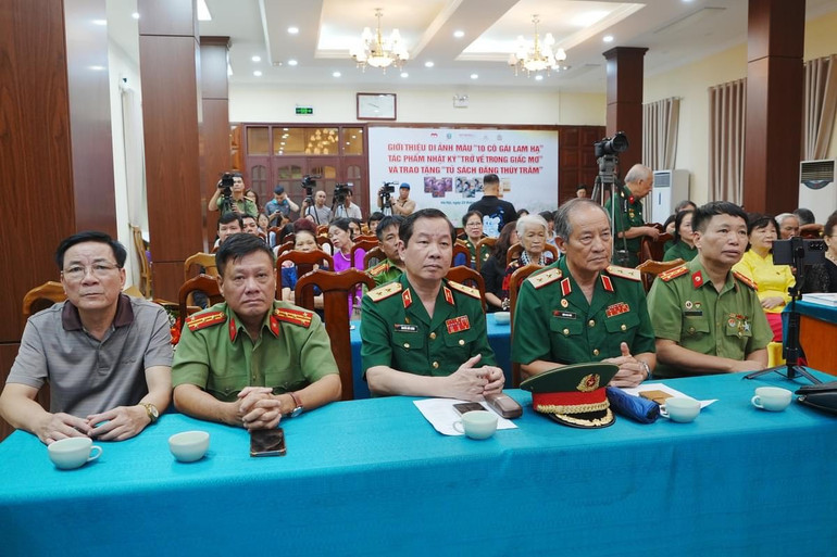 Các đại biểu tham dự sự kiện.