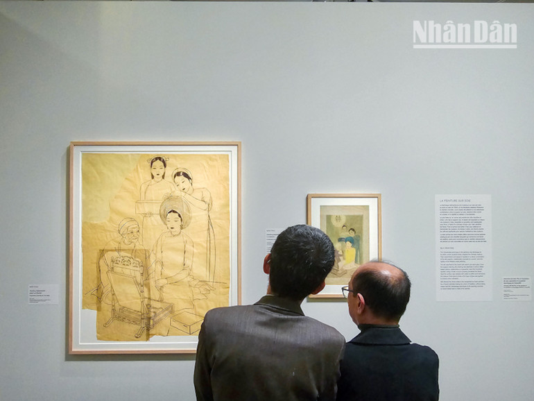 Mai Trung Thứ hướng tới những chủ đề thân thuộc như thú vui tinh tế của người bà, người mẹ hay sự hồn nhiên của trẻ em lúc vui chơi, khi học tập. (Ảnh: MINH DUY)