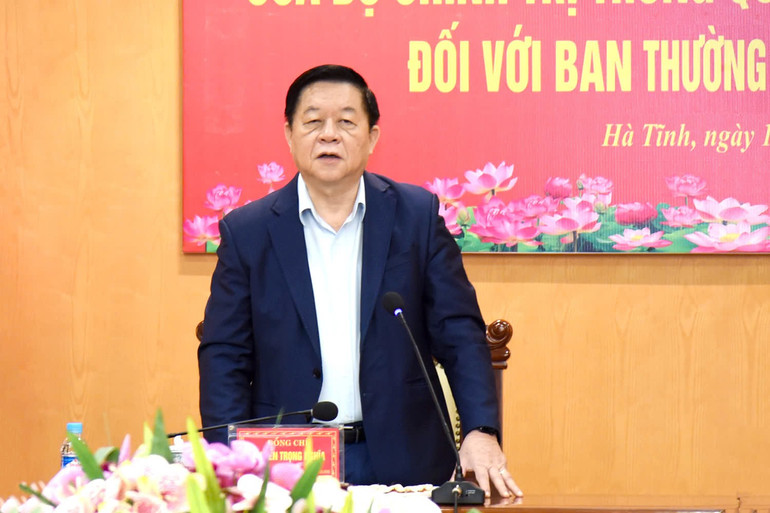 Đồng chí Nguyễn Trọng Nghĩa nhấn mạnh, thời gian tới, việc thực hiện nghị quyết 18 của Ban chấp hành Trung ương là nhiệm vụ trọng tâm, hàng đầu.