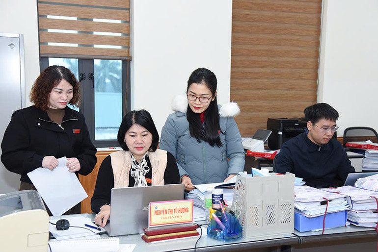 Cán bộ, đảng viên Sở Khoa học và Công nghệ Hà Tĩnh sẵn sàng vận hành bộ máy mới theo hướng tinh, gọn, mạnh, hiệu năng, hiệu lực, hiệu quả. Cán bộ, đảng viên Sở Khoa học và Công nghệ Hà Tĩnh sẵn sàng vận hành bộ máy mới theo hướng tinh, gọn, mạnh, hiệu năng, hiệu lực, hiệu quả.