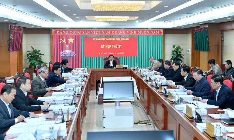 Đồng chí Trần Cẩm Tú, Ủy viên Bộ Chính trị, Bí thư Trung ương Đảng, Chủ nhiệm Ủy ban Kiểm tra Trung ương chủ trì Kỳ họp thứ 34 của Ủy ban Kiểm tra Trung ương. Ảnh: ĐĂNG KHOA