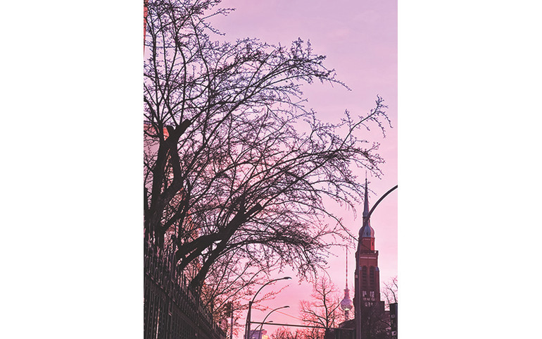 Bầu trời tím hồng rực rỡ của Berlin.