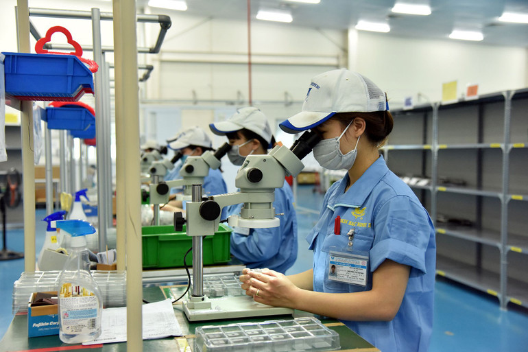 Công nhân làm việc tại Công ty TNHH Fujikin (vốn đầu tư Nhật Bản), khu công nghiệp VSIP Bắc Ninh. Ảnh: Anh Sơn