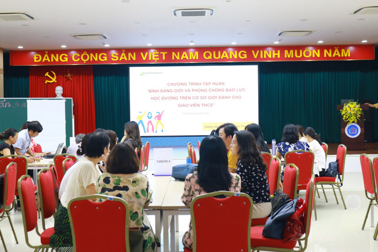 Các hoạt động tập huấn, nâng cao nhận thức về công tác xã hội học đường cho giáo viên, nhân viên, ban quản lý nhà trường được tổ chức thường xuyên. Ảnh: GNI
