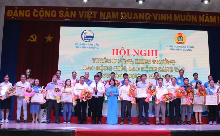 Biểu dương và khen thưởng lao động giỏi, lao động sáng tạo tại Bình Dương.