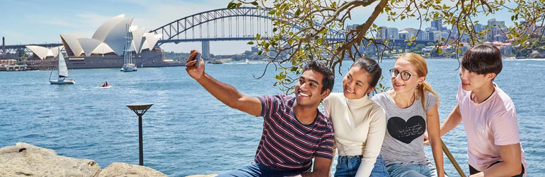 Australia thắt chặt quy định về thị thực cho sinh viên quốc tế và lao động tay nghề thấp.