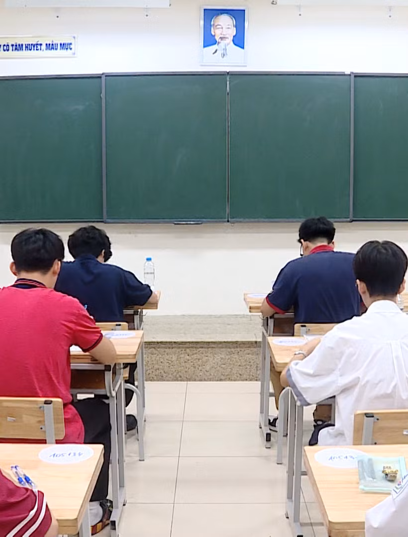 [Video] Gần 125.000 thí sinh Hà Nội bước vào kỳ thi lớp 10