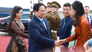 Lễ tiễn Thủ tướng Phạm Minh Chính và Phu nhân kết thúc chuyến thăm chính thức Estonia. (Ảnh: TTXVN)